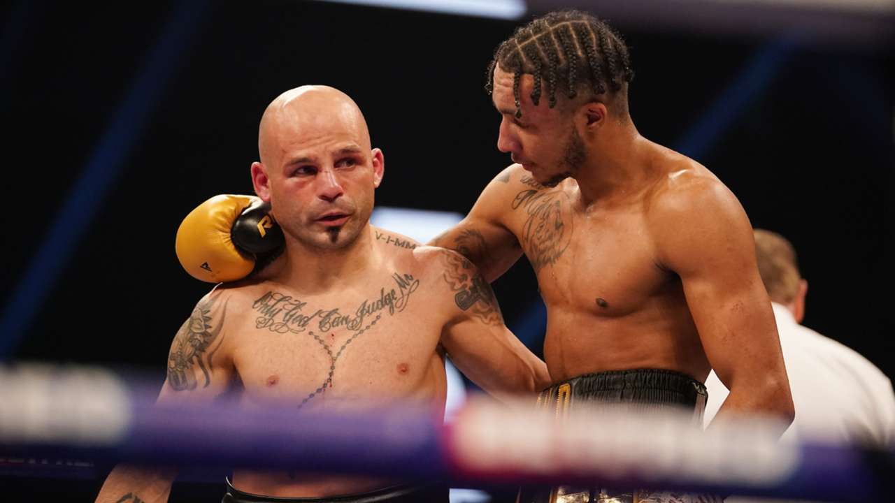 Zelfa Barrett beats Kiko Martinez in a close 12 Round Fight